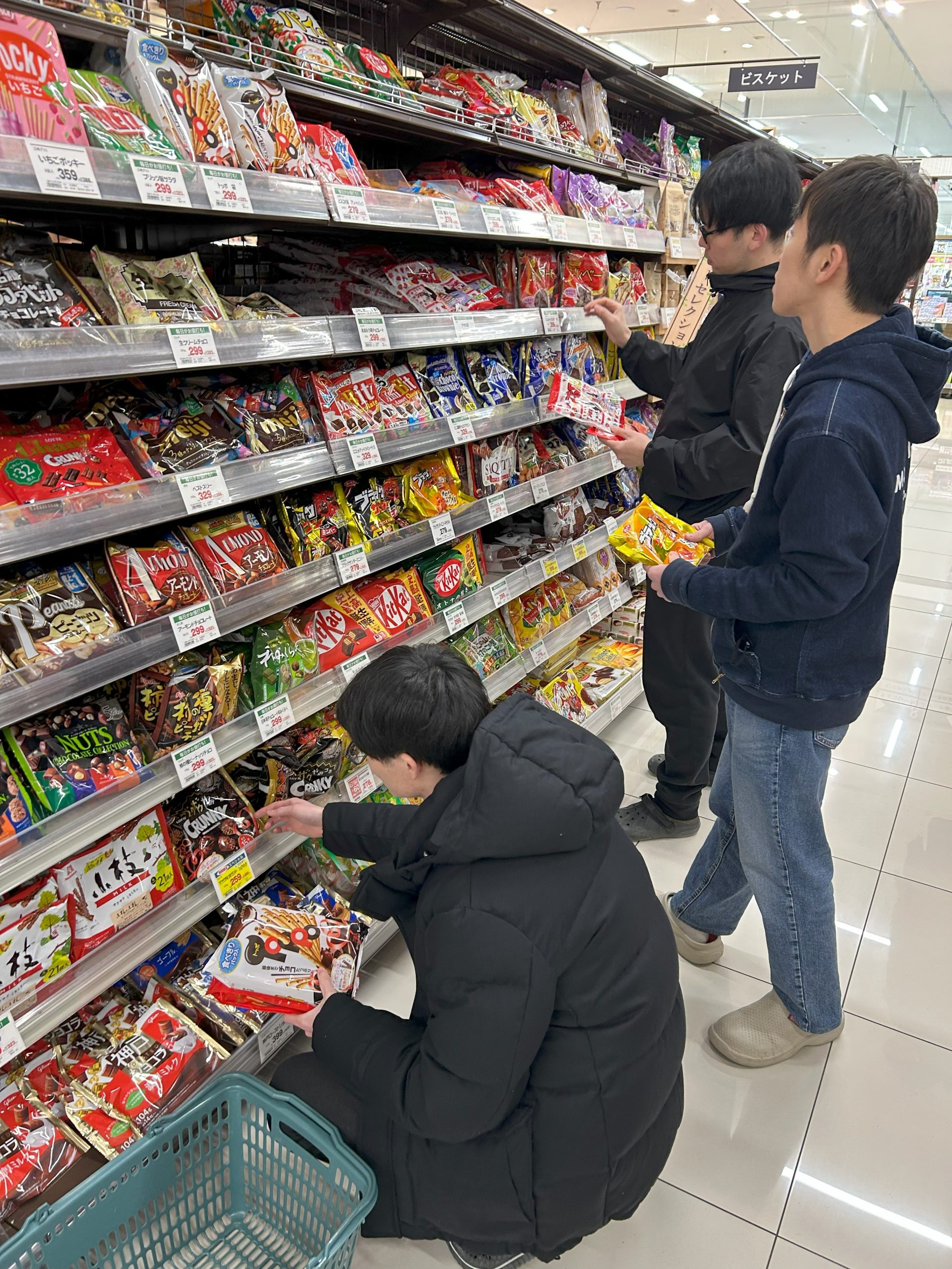 2025_latest_japanese_snack_wholesale_market_trends_and_popular_brands-scaled